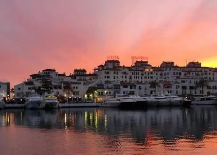 Lägenhet Luxurious Close To Puerto Banus Estepona